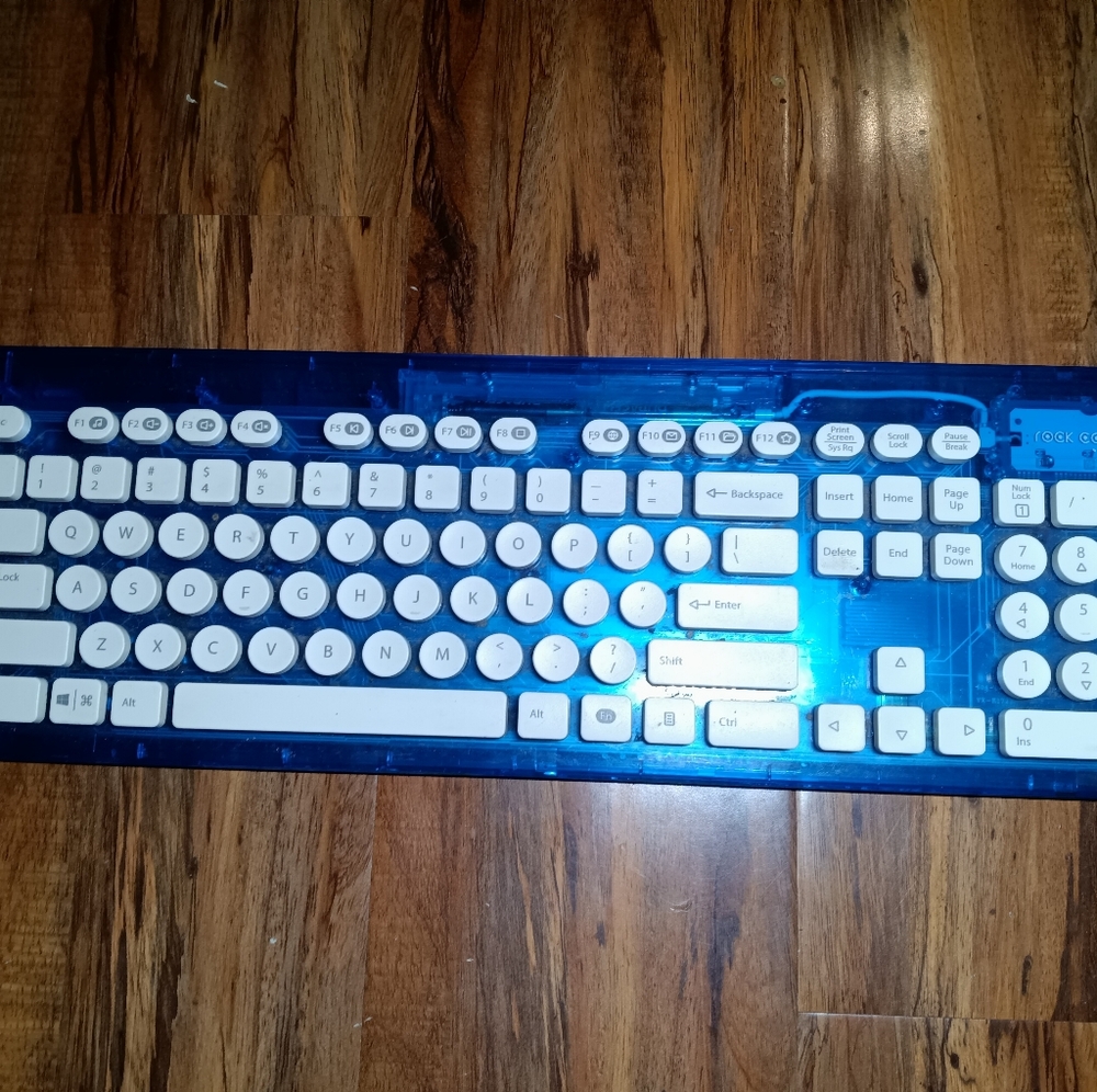 Rock Candy wireless keyboard blue really nice in great condition used like new